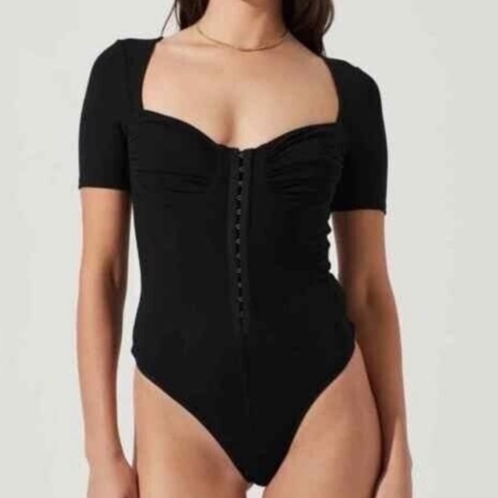 ASTR The Label Black Hook & Eye Bodice Short Sleeve One-Piece Bodysuit